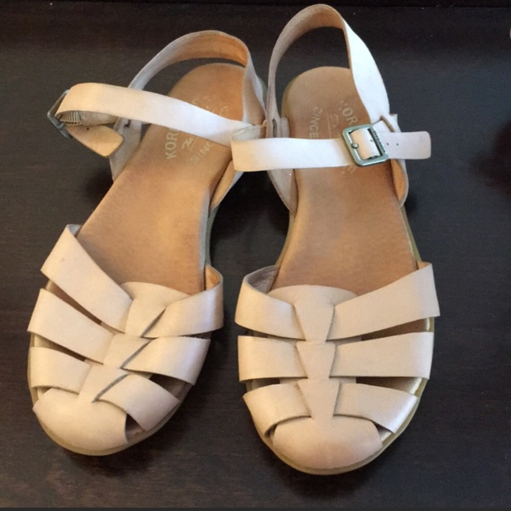 Tan Kork-Ease sandals !